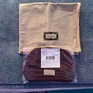 Gucci Burgundy Cosmetic Bag NIBag w/beige Gucci dust bag